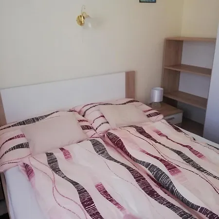 Σπίτι διακοπών Sarga Oenallo Nyaralohaz