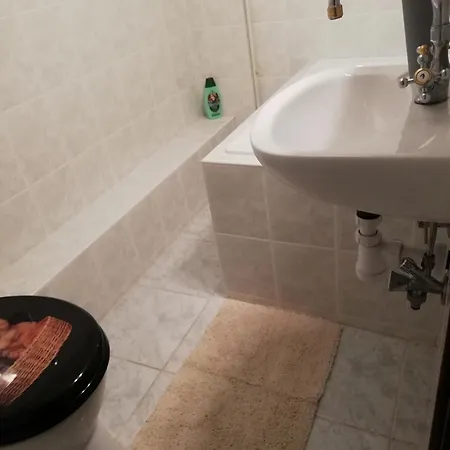 Sárga önálló Сasa de vacaciones