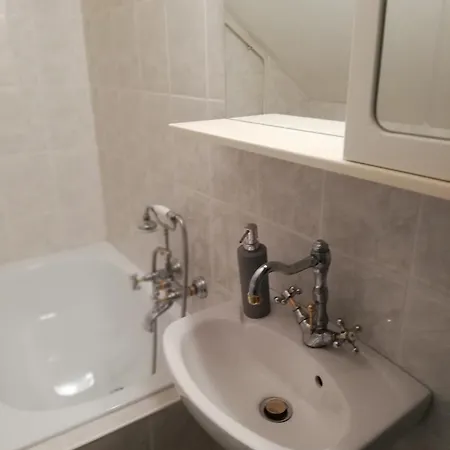 Sárga önálló Сasa de vacaciones