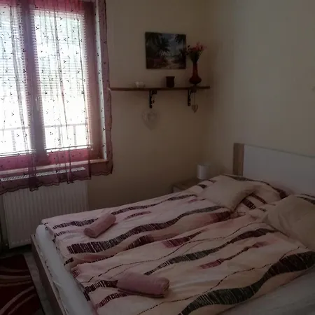 Sarga Oenallo Nyaralohaz Σπίτι διακοπών *