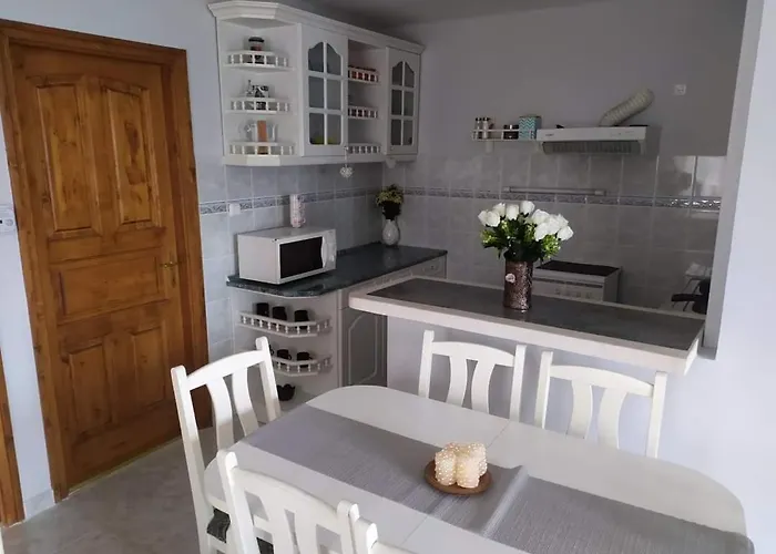 Sarga Oenallo Nyaralohaz Holiday home *