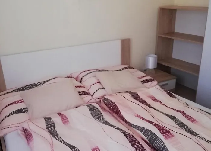 Nyaraló Sárga önálló