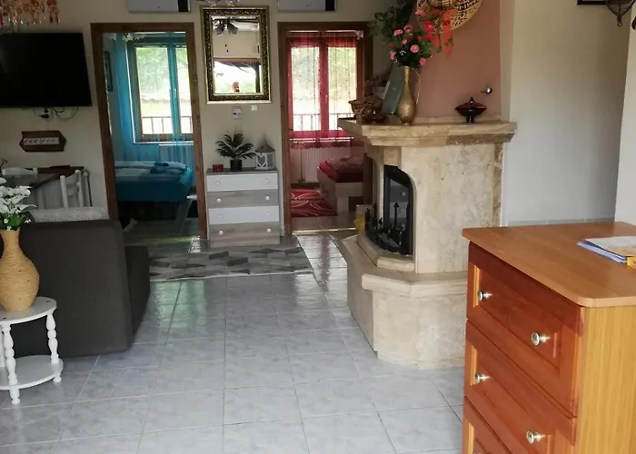 Sarga Oenallo Nyaralohaz Holiday home *