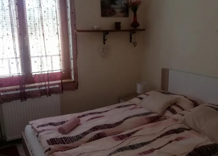 Sárga önálló Nyaraló *